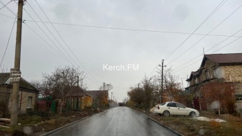 Новости » Общество: Не успели в срок: в Керчи уложили асфальт на ул. Верхняя