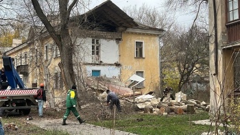 Новости » Общество: Прокуратура начала проверку после обрушения пристройки на Суворова