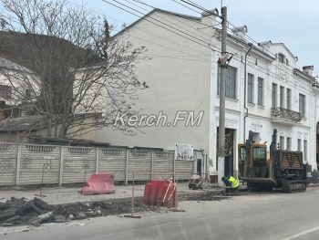 Новости » Общество: На Свердлова еще один участок раскопают из-за замены водовода