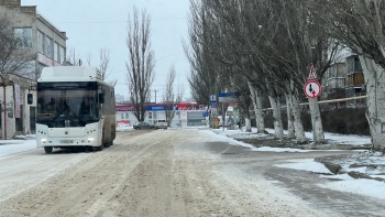 Новости » Общество: Керчане просят расчисть проезжую часть около автовокзала