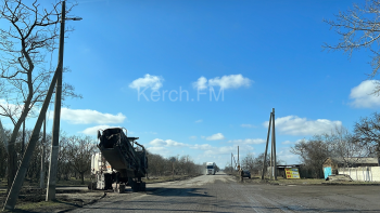 Новости » Общество: От аэропорта Керчь до Октябрьского сняли асфальт