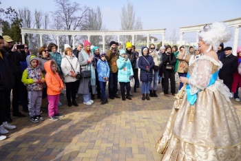 Новости » Общество: В Керчи провели спектакль-экскурсию «Керчь на перекрестке морей и эпох»