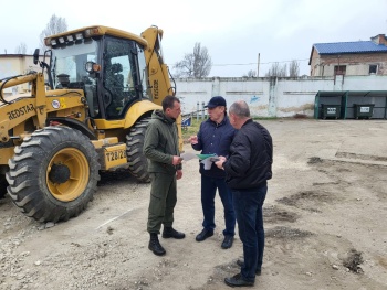 Новости » Общество: Гоцанюк приезжал в Керчь посмотреть на почву под высадку газонов