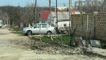 Новости » Общество: И здесь тоже: в очередной раз водоканал оставил яму на дороге