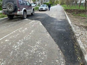Новости » Общество: На Черноморской в очередной раз вернули асфальт на место «водоканальских раскопок»