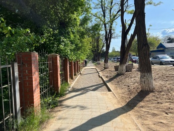 Новости » Общество: В Аршинцево начали восстанавливать тротуары после замены водовода