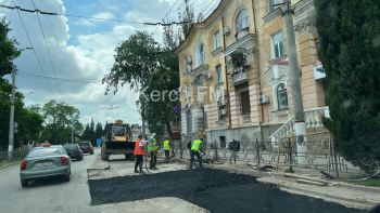 Новости » Общество: На ул. Свердлова идет асфальтирование дороги