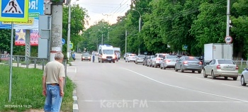 Новости » Криминал и ЧП: На пешеходном переходе напротив Детской школы искусств в Керчи сбили женщину