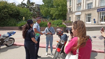 Новости » Общество: Любители мототранспорта Керчи провели акцию «За безопасное движение»