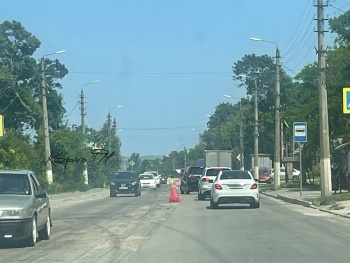 Новости » Общество: Чкалова в Керчи опять встала в пробке (обновлено)