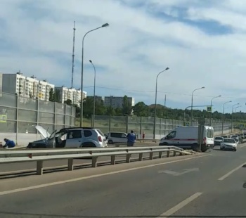 Новости » Криминал и ЧП: На мосту по ШГС произошло ДТП