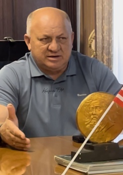 Новости » Общество: Парализатор: глава администрации Керчи сообщил об установке светофора между колоннадами