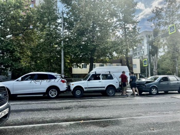 Новости » Криминал и ЧП: Тройное ДТП произошло на Генерала Петрова в Керчи