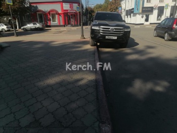 Новости » Общество: Когда приехал в Керчь издалека, то можно болт забить на ПДД