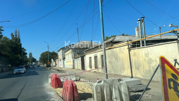 Новости » Общество: На Чкалова всё-таки разрыли новый асфальт