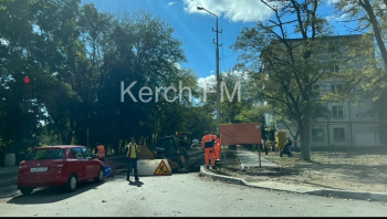 Новости » Общество: В Керчи перекрыли участок дороги по ул. Пошивальникова