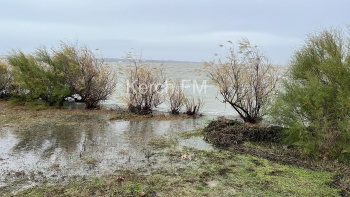 Новости » Общество: Набережная Керчи уходит под воду