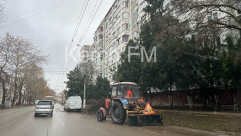 Новости » Общество: На Горького проходит масштабная уборка