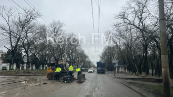 Новости » Общество: На Вокзальном шоссе возобновились дорожные работы