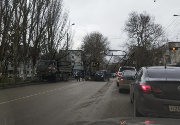 Новости » Общество: В Керчи на Горького в ДТП пострадали люди