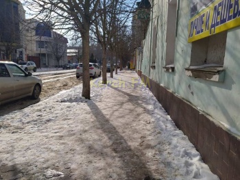 Новости » Общество: Более 200 человек обратились в медицинские организации Крыма с травмами из-за гололеда