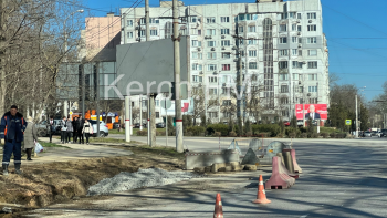 Новости » Общество: На месте провала на Горького снова разрыли дорогу