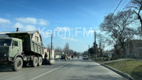 Новости » Общество: Асфальтируют тротуары: на Чкалова частично затруднено движение транспорта