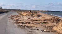 Новости » Общество: Перемычку под Керчью опять топит море