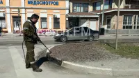 Новости » Общество: Коммунальщики Керчи продолжают убирать город