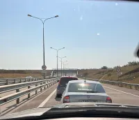 Едут в Крым: очередь перед Крымским мостом со стороны Тамани растет