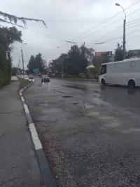 В Керчи на дорогах лужи. Водители транспортных средств, будьте осторожны!