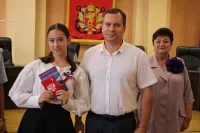 Новости » Общество: Десять керченских школьников торжественно получили паспорта