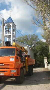 К храму Архангела Гавриила в Керчи тянут новые линии электропередач