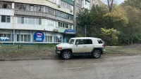 Новости » Общество: Керчане жалуются на парковку очередного автохама на газоне