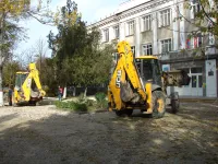 Новости » Общество: В Керчи продолжается капитальное восстановление тротуаров по улице Войкова