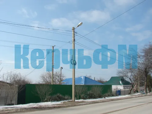 Новости » Общество: В Капканах энергетики заменили 8 опор линий электропередач