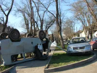 Новости » Криминал и ЧП: Авария на Казакова: столкнулись два автомобиля