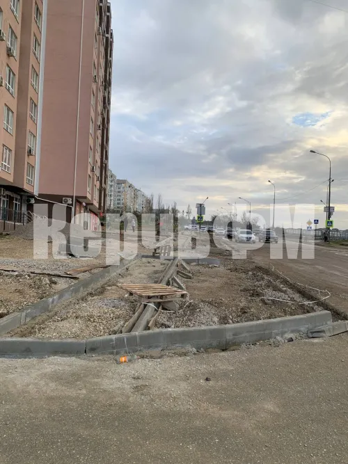 На Шоссе Героев Сталинграда, 44 работы по благоустройству остановились