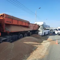 Водителя автобуса ослепило солнце: в аварии на трассе в Крыму погибло 6 человек