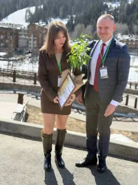Тополь Победы приехал в Крым