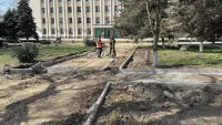 У поликлиники №3 в Керчи начали восстанавливать тротуар