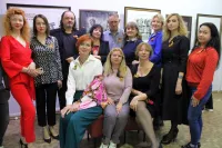 Новости » Культура: Ростовские художники привезли в Керчь свои полотна