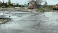 Новости » Общество: Карман для фур у торгового порта Керчи частично заасфальтировали