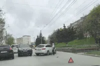 Новости » Криминал и ЧП: Движение затруднено: в Керчи на Свердлова произошла авария