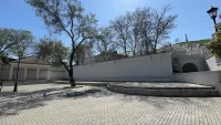 Новости » Общество: Сквер у подножия большой Митридатской лестницы тоже требует очистки
