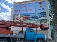 Новости » Общество: На боковой стене дома по улице Самойленко поменяли информационный баннер