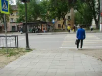 Новости » Общество: Подход к пешеходному переходу в Керчи на улице Войкова восстановили