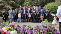 Новости » Общество: Керчане возложили цветы в честь Дня Победы