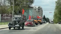 Новости » Общество: Керчане колонной с флагами проехали по Керчи в честь Дня Победы