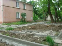 Новости » Общество: Во дворах домов Суворова, 19 и 21 в Керчи проведено зонирование придомовой территории